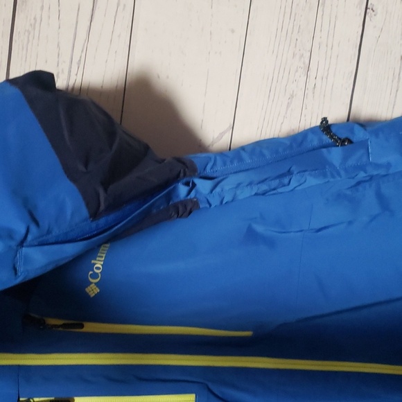 Columbia Omni Tech Jacket - Picture 9 of 10